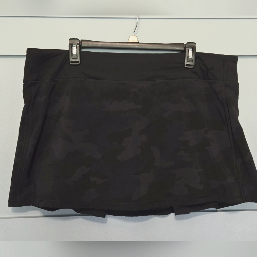 The Lululemon Women's Pace Rival Skort, Size 16, Heritage 365 Camo